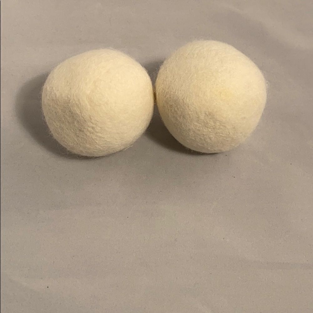 2 wool dryer balls 